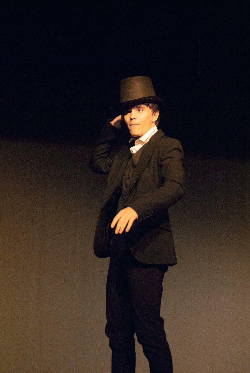 Covenant_School's tweet photo. The production of this year's student led production, "The 39 Steps" was a smash! Director Nathan Klintworth ('23) led a hilarious spoof of Hitchcock's 1935 classic feature jsut 5 actors in dozens of roles. Bravo!

#WeAreCovenant #arts #theater #studentdirector https://t.co/PQ5XwVhZqX