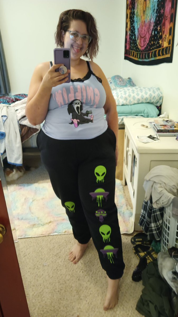 DiPpEdDeA's tweet photo. Got some cute new clothes. Ready for my alien abduction 🛸 https://t.co/lvKjinkiJ2
