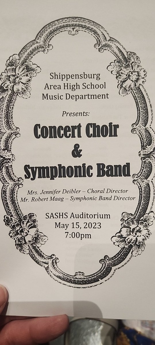 MrsDLuffy's tweet photo. And Mr. Maag directs SASHS band  students on stage for the last time!
💙😊😥💙
🥁🎷📯🎺 https://t.co/hvbQMCJawD