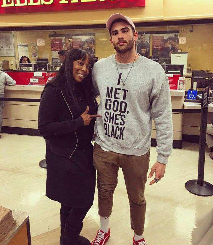 sugarsmorecake's tweet photo. why did he wear this https://t.co/yUVMw3rqyp