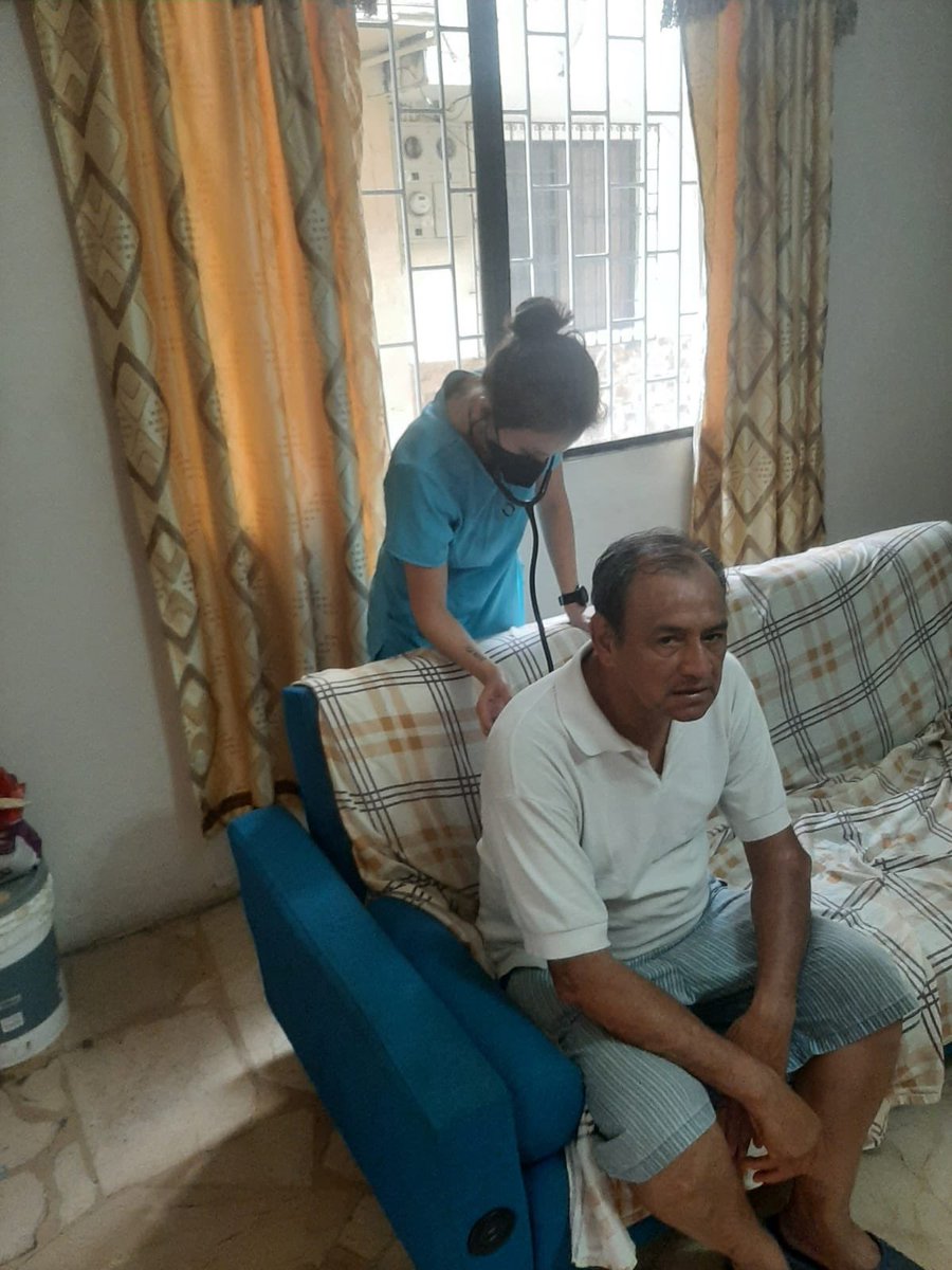 Salud_Guayas's tweet photo. #CruzadaPorLaSalud | Equipo de Atención Integral de la Salud (EAIS) del #Distrito09D04 de @Salud_Ec brindan atención médica domiciliaria a pacientes vulnerables de las parroquias #Tarqui y #FebresCordero. https://t.co/Qvkww1ddfn