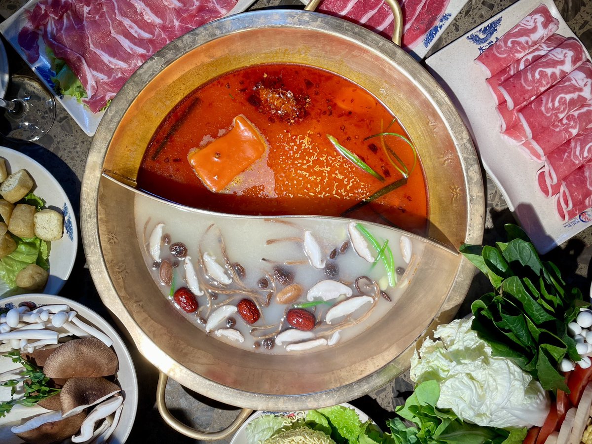 Das Schöne an China ist, dass es dich kulinarisch nicht mehr loslässt. Und zum Glück sind fast überall auf der Welt tolle Überraschungen möglich, heute in Madrid: Erstklassiger Hotpot! Und im Restau lauter ortsansässige Chinesinnen und Chinesen mit family - laut, lecker, läuft!