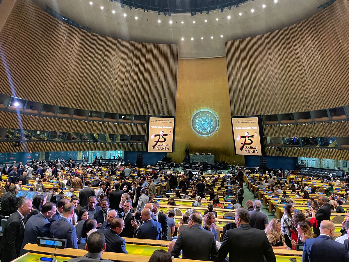 Desde la sede de la #ONU, acompañamos al Presidente del Estado de Palestina, Mahmoud Abbas, en las conmemoraciones de tan sombría fecha y le reiteramos el firme apoyo de Venezuela 🇻🇪 para con la justa causa palestina y el derecho de su pueblo a existir y a retornar a sus hogares.
