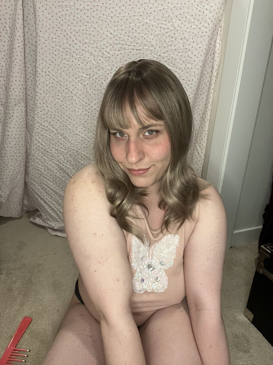 SugarSoapStudio's tweet photo. Trying on new wigs again - which one suits me better? https://t.co/KdczROdiZu