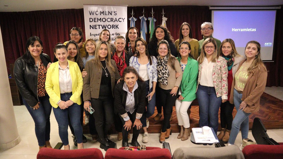 Finalizamos el tercer entrenamiento “A woman to run” del año en Corrientes.

Participaron <a href="/aliciameixner/">Maria Alicia Meixner</a> , <a href="/dralucenturion/">Lucia Itati Centurión</a>, <a href="/mermestres/">Mercedes Mestres</a> y <a href="/sovallejos/">Sofia Vallejos</a>

Se entrenaron sobre temáticas como la transversalizacion  de la perspectiva de género, plan de campaña y comunicación asertiva