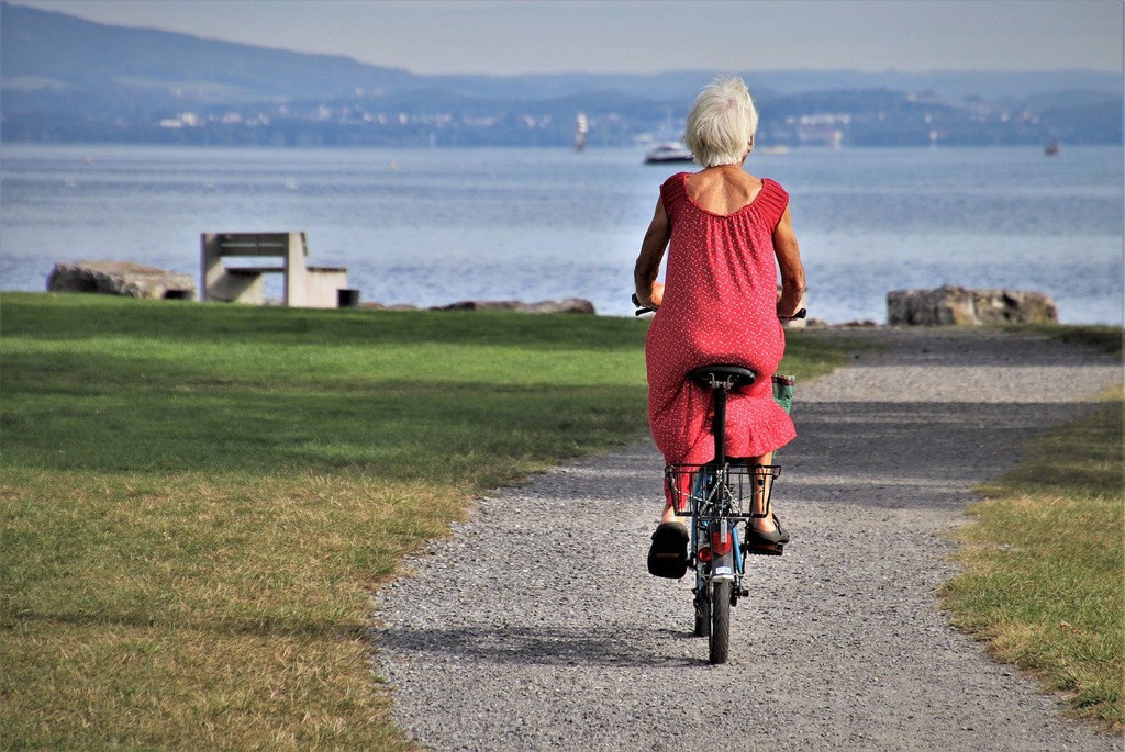 LaurenChiren's tweet photo. We know that exercise and spending time outdoors can be incredibly beneficial for people going through menopause.

Read more 👉 https://t.co/LMb9Phv314

#menopausefitness #EarlyOnsetDementia #ImproveSleepQuality https://t.co/PJU2iNF5c7