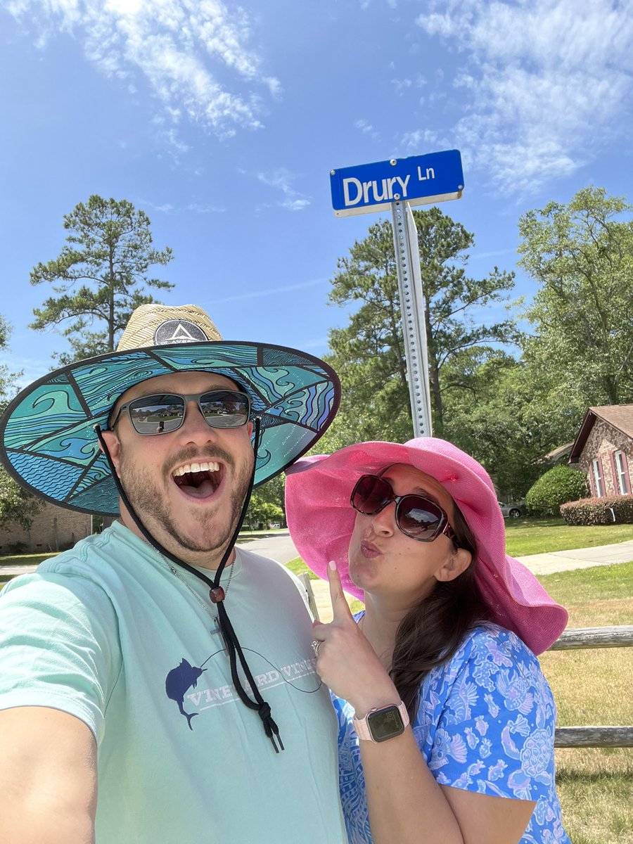 DexBadgett's tweet image. We found the real Drury Lane 🤣 #muffinman 

@jimmyfallon @adamlambert