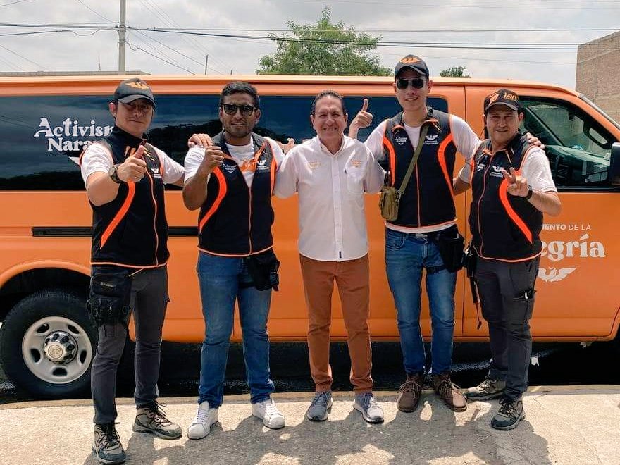 Jacobo_Cheja's tweet photo. Con @camameri69 y Luis Alfonso Villarnobo #Veracruz está presente en la Brigada Nacional de #ActivismoNaranja🍊.

Gracias a mi amigo @SergioGilRu por su apoyo en esta campaña de #Coahuila.👊 https://t.co/wV5y4GNm7G