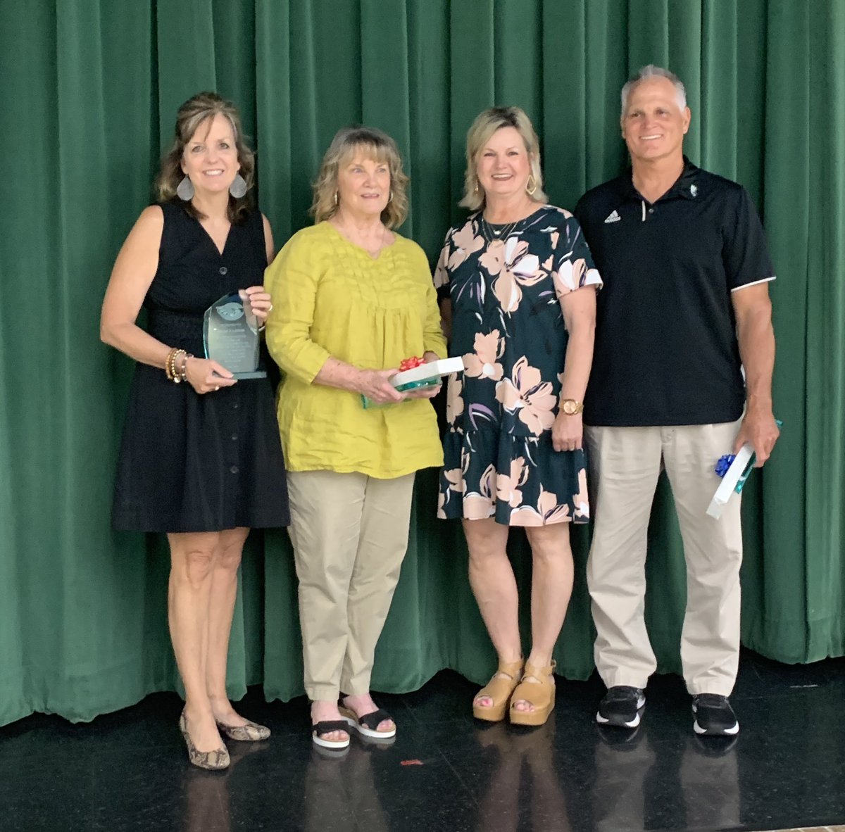 CantonElem tweet media