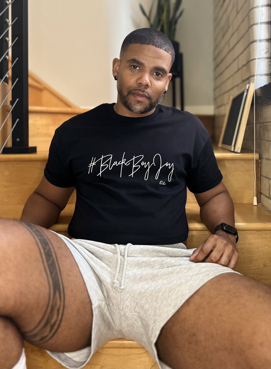 author_brandon's tweet photo. if you see this RT with non-smiling pic. https://t.co/vXrcT2vfEq