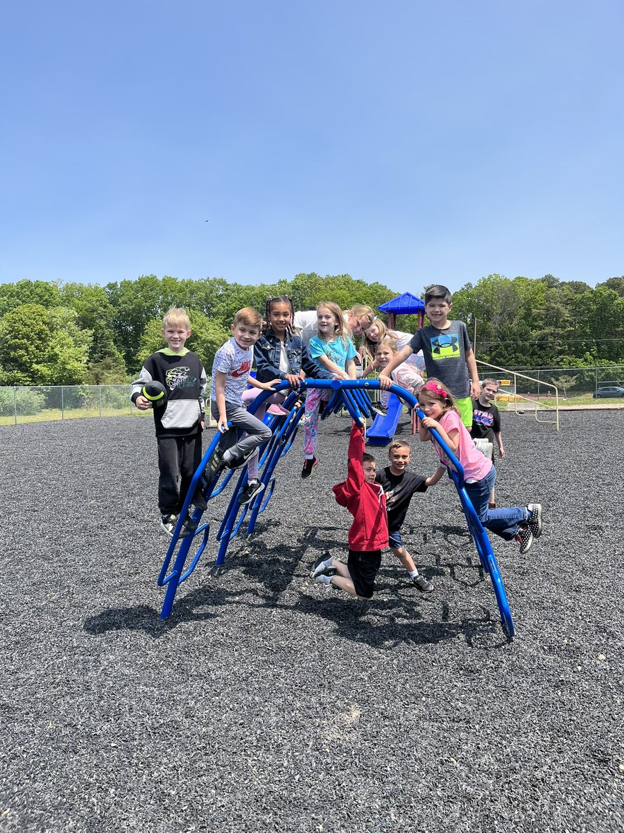 MrsScarnati's tweet image. These Firsties got a surprise at recess. New equipment!  #recesstime @MillstonePS