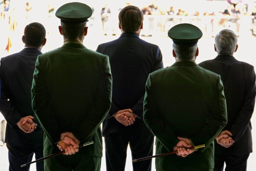 🪖 BURACO SEM FIM

Em 2022 houve um gasto de R$ 3,8 bilhões para pagamento de salários dos generais da ativa, aposentadorias de generais da reserva, e de pensões de herdeiros de generais. Nos últimos 4 anos foram 94 bilhões de reais APENAS para pagamento de pensão de herdeiros.