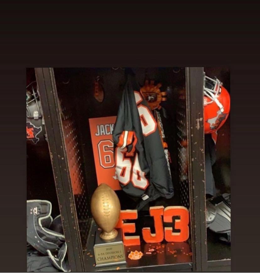 MommaHolly25's tweet photo. Happy Birthday Lil Eddie #EJ3 #Forever66 https://t.co/AGNj976kmK