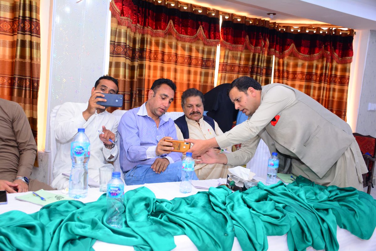 Pakistan_PIC's tweet photo. Two days training workshop on "Documentary Filmmaking" organized by Pakistan Information Center, Muzaffarabad. Journalists and Media professionals from renowned organizations participated in the workshop. #TrainingandDevelopment #Documentary #making #PIC #Muzaffarabad https://t.co/l7jiSXBrMc