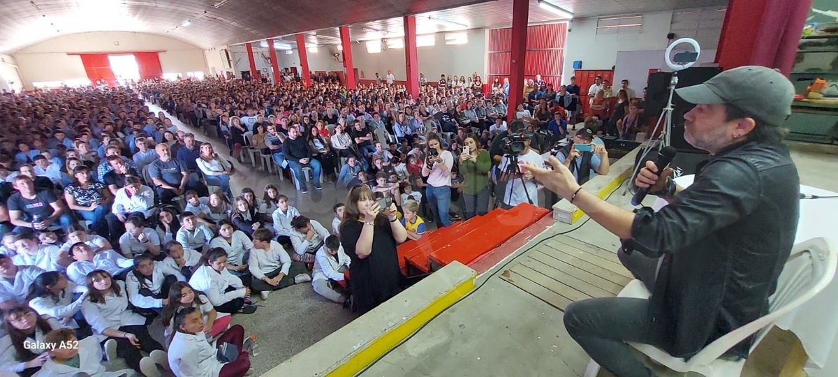 WalterGhione's tweet photo. Estuvimos con nuestra referente de #UNO #ElTrébol @DoriaConcejal en la charla abierta y gratuita donde @PaulsGastonOK habló a más de 1.600 personas, entre niños, jóvenes y padres sobre prevención de adicciones. El flagelo de las drogas y el alcohol que a tantas familias destruye https://t.co/ckHW9VIE3q