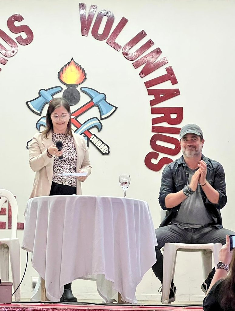 Estuvimos con nuestra referente de #UNO #ElTrébol <a href="/DoriaConcejal/">Nadia Doria Concejal</a> en la charla abierta y gratuita donde <a href="/PaulsGastonOK/">Gastón Pauls</a> habló a más de 1.600 personas, entre niños, jóvenes y padres sobre prevención de adicciones. El flagelo de las drogas y el alcohol que a tantas familias destruye