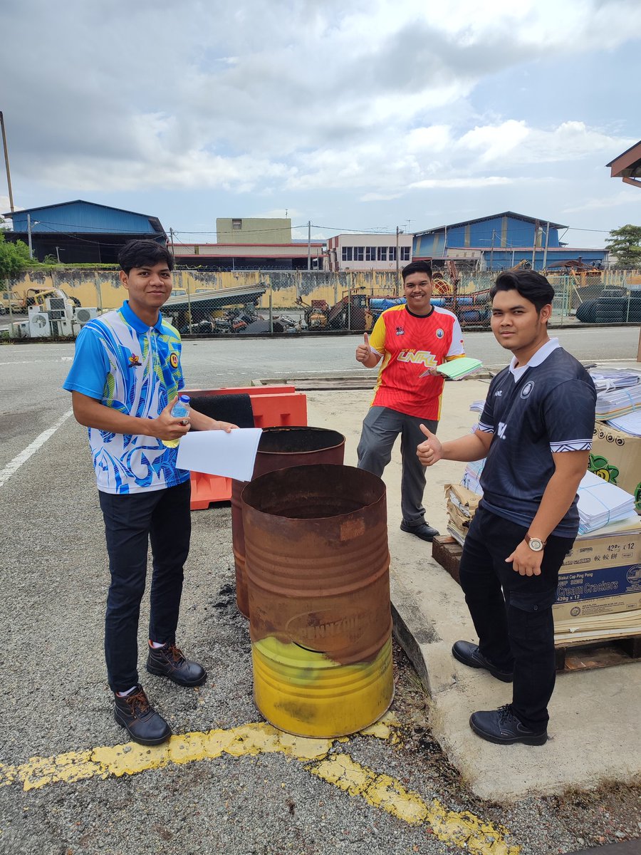 danialjkrckm's tweet photo. AHAD : 14/5/2023
- Membantu Encik Helmi memeriksa kenderaan forklift bagi tujuan penggantian tayar
- Melupus dokumen bahagian kewangan yang telah diluluskan oleh Arkib Negara
@EnCiK_JM1
@JKRCKMKedah
#internfebjun2023
#ckmkedah https://t.co/dm67w8mQS8