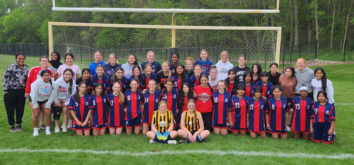Sioux City North HIgh girls soccer stopped by today to cheer on the North Middle School girls 8th grade soccer team… ended with an undefeated season! Great job girls! 

#strengthenschoolpride #ProudtobeaSTAR 
📸 Tom Loftus