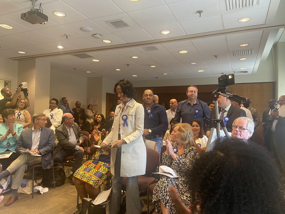 MariaForCF's tweet photo. Joined many community leaders for the launch of the @risbhub. #SkillsRI is now receiving RI Rebounds Technical Assistance Program applications, available at https://t.co/lmJqLT452I. 

#RISBHUB #SkillsRI #RIRebounds #YourSmallBusinessHERO https://t.co/k5aUWJwBfi