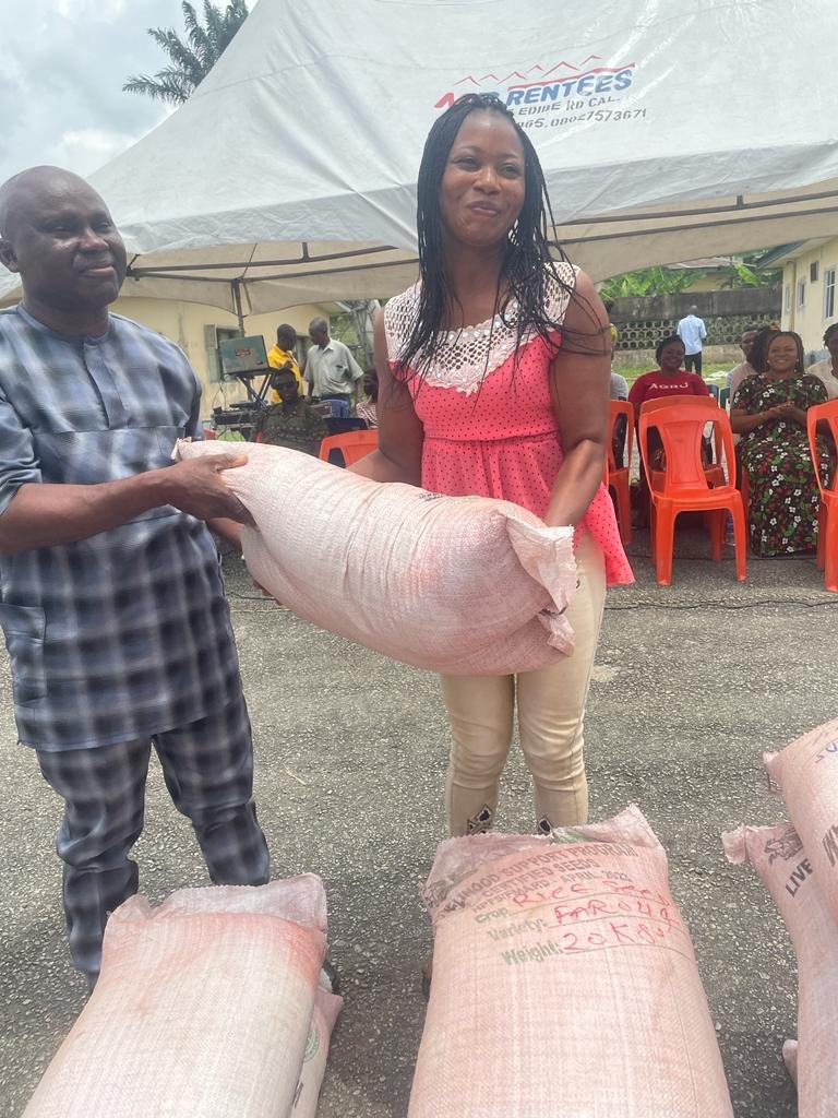 weareCCAPI's tweet photo. TOWARDS FOOD SUSTAINABILITY IN NIGERIA: FLAG OFF CEREMONY OF THE DISTRIBUTION OF FMARD/NPFS FERTILIZER AND RICE SEEDS FOR DRY SEASON CULTIVATION @ CR-ADP PREMISES, CALABAR.
15 MAY, 2023
#ccapi
#WVL
@GAC_Corporate
@act https://t.co/UAtF6YFbIX