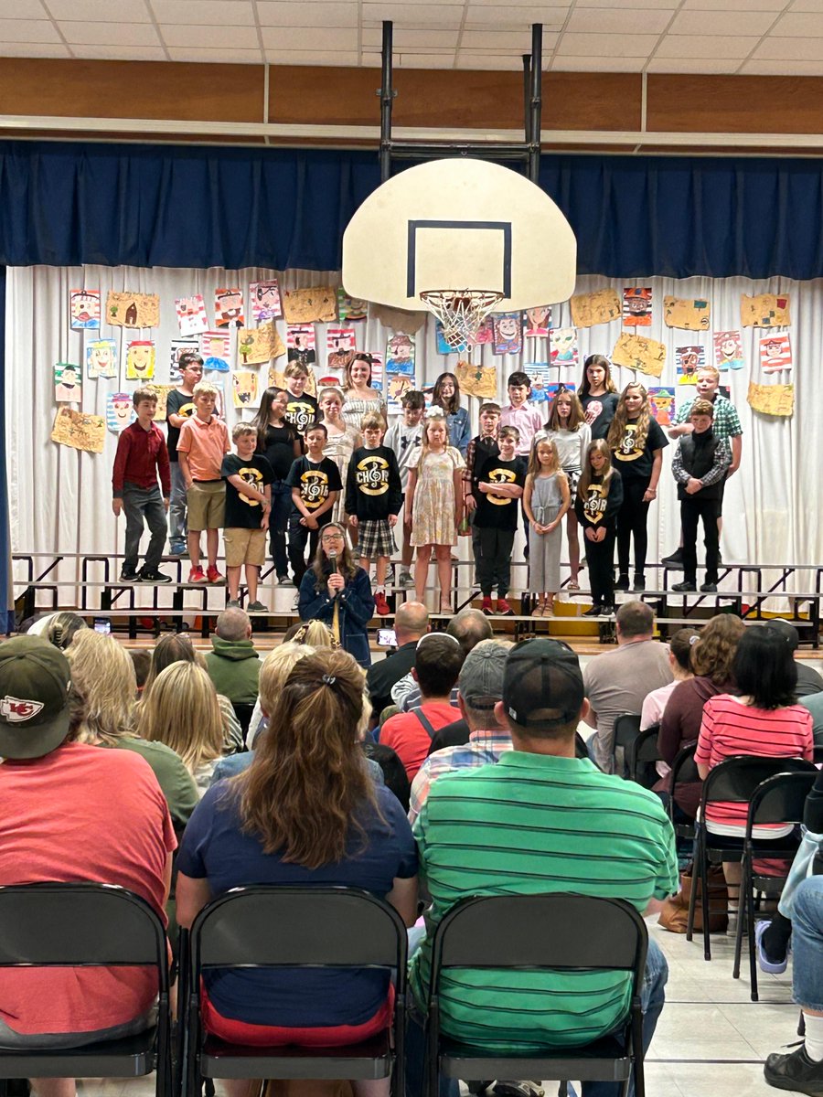 bartleyelem's tweet photo. Our Honor Choir is performing tonight and they sound AMAZING!! Shout out to Mrs. Sayler and students for a great night. #fultonproud #onebartley https://t.co/Hk6oJhhgg3