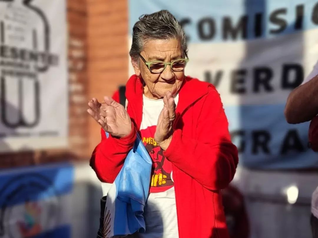 pcvlopez's tweet photo. donde Iris compartió la historia del "Negrito" y su paso por la escuela técnica como estudiante.

Más tarde junto a miembros del centro de estudiantes y directivos de la escuela se descubrió una baldosa en homenaje al "Negrito" Avellaneda (+) https://t.co/G4k0WxEeeA