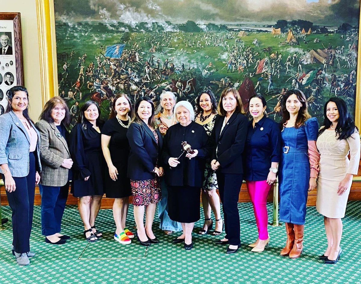 Thank you to Senator @JudithZaffirini , Texas State Senator, the first Latina State Senator, for leading the way and making history! Last week, she cast her 70,000th vote in the TX Senate! Honored to stand with her alongside @MALCTx Colleagues. 

#txlege #SheSePuede