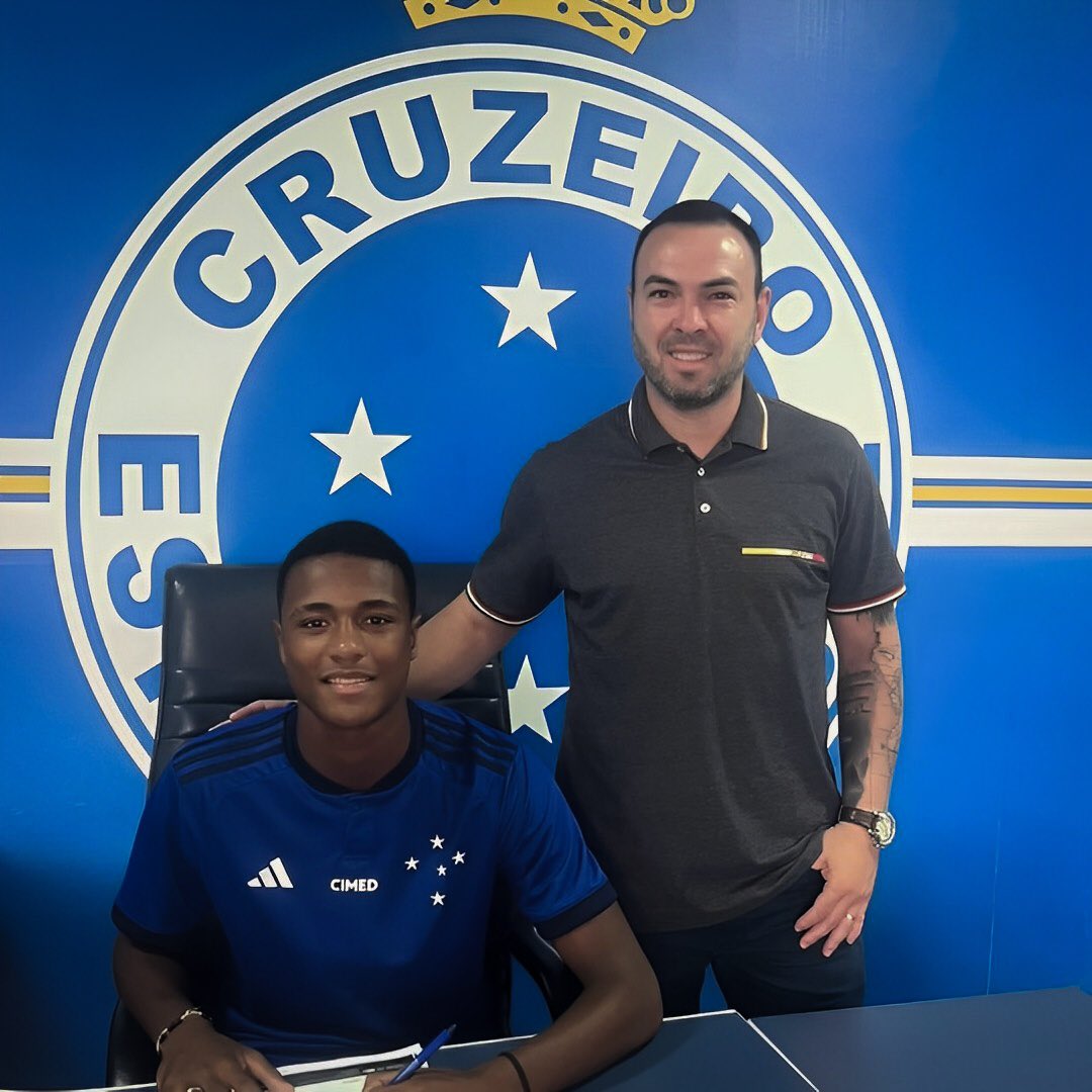 Reforço na área!✍️🦊

O atacante Marcos Domingos é o novo reforço do Cruzeiro! O atleta de 17 anos chega do Boston para a raposa.

Seja bem-vindo, Marcos!👊🔵⚪️