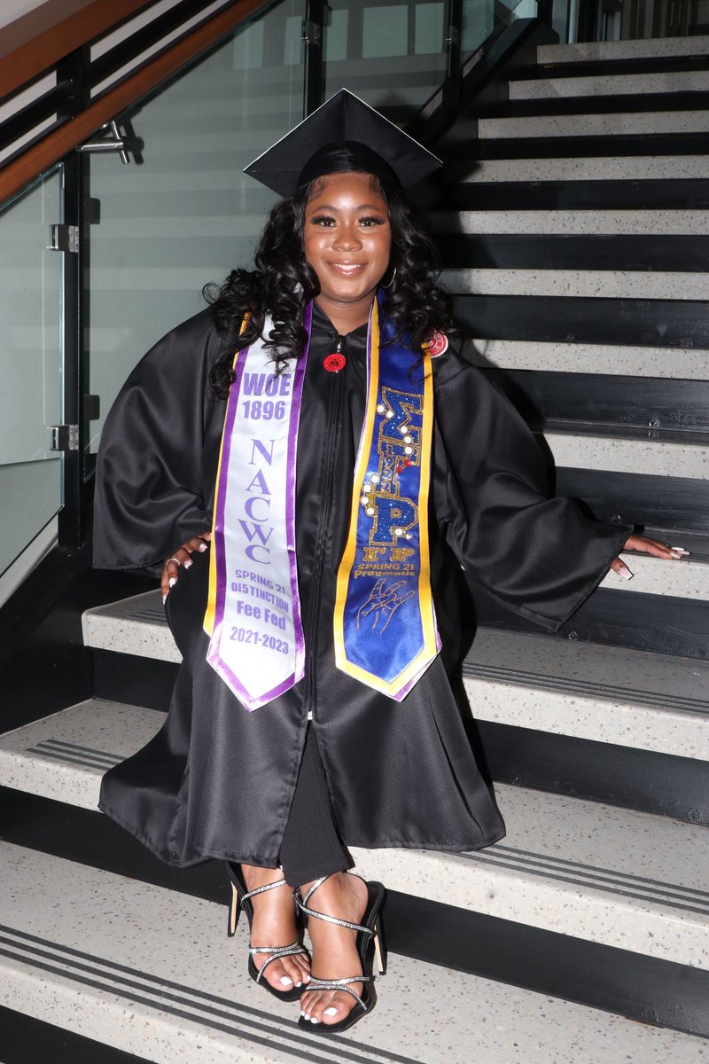 Sigma_GammaRho's tweet photo. 🎓POODLES GRADUATE🎓
Congratulations to Soror Chynna Waters🥳!
Chynna graduated recently with a Bachelor’s of Science in Social Work💼.
#PoodlesGraduate #GlamorousGammaRho #SGRHO #SigmaGammaRho #ISU26 #ISU25 #ISU24 #ISU23 https://t.co/DuWFZlEB3h