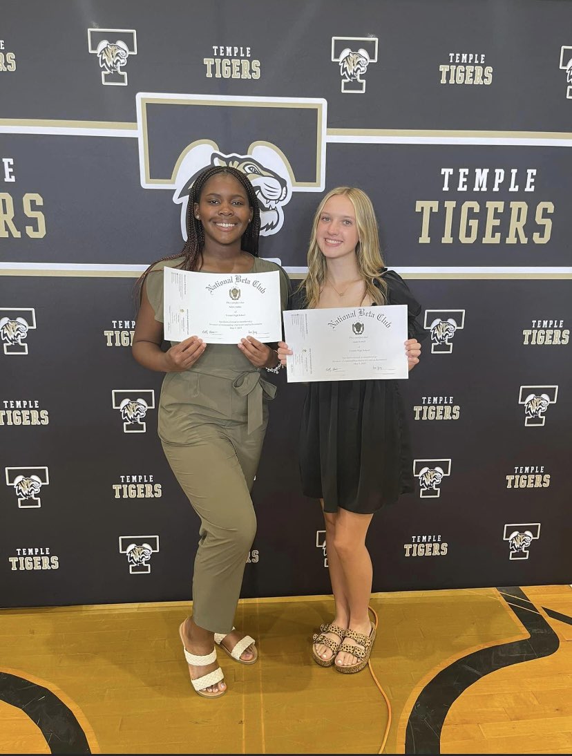 Congrats to Jadyn Jordan and Anah Howell for being inducted into Senior Beta today!!! Way to go ladies!! #studentathlete