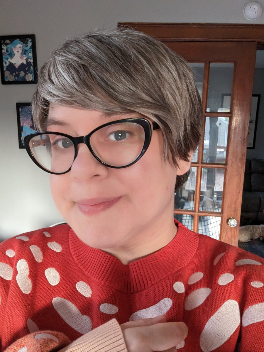 MonadicMeg's tweet image. This is now my favorite outfit. I had to do makeup to match!