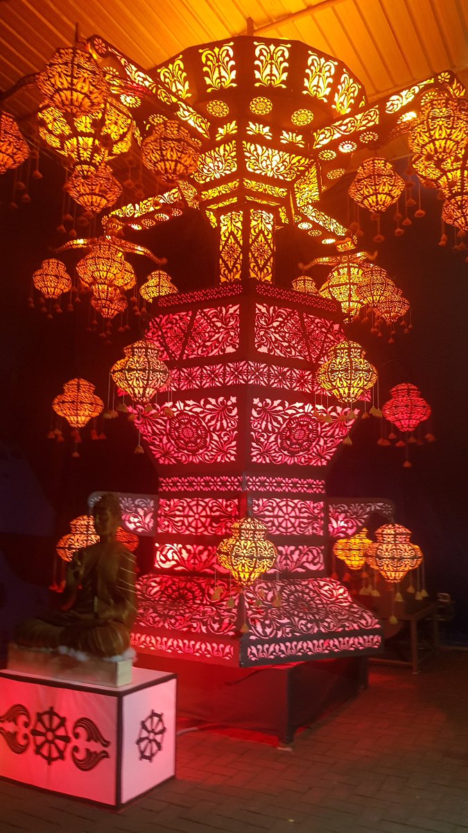 Ashen0007's tweet photo. Vesak day #srilanka #vesak #colombo https://t.co/UDwzSDLgKL