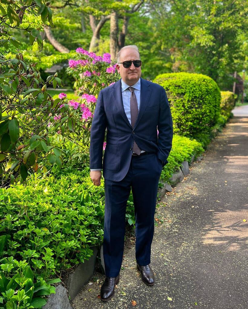 TailorAndBarber's tweet photo. I love when the rhododendrons start coming in!
•••••
#menswearblogger #mensstyleguide #classicmenswear #menswearstyle #outfitmen #styleforguys #mensstyleblogger #ootdmens #ootdmenstyle #stylemens #styleforum #tailoredclothing #tailoredsuit #menlifestyle #mensfashionblog … https://t.co/K2gpNQSDVC