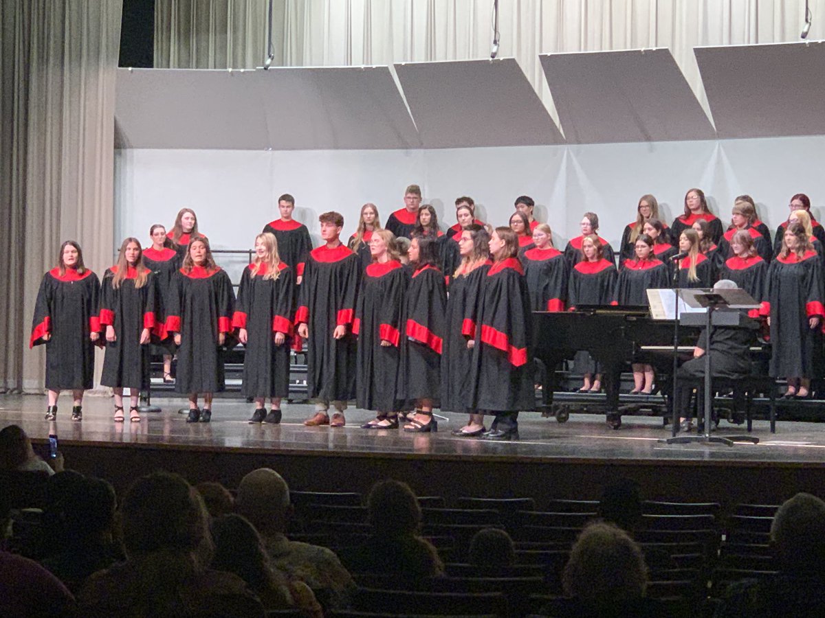 jonlippe's tweet photo. Thank senior choir members!  #seniors2023  ⁦@squirechoirs⁩ https://t.co/sbqZLtGm4W