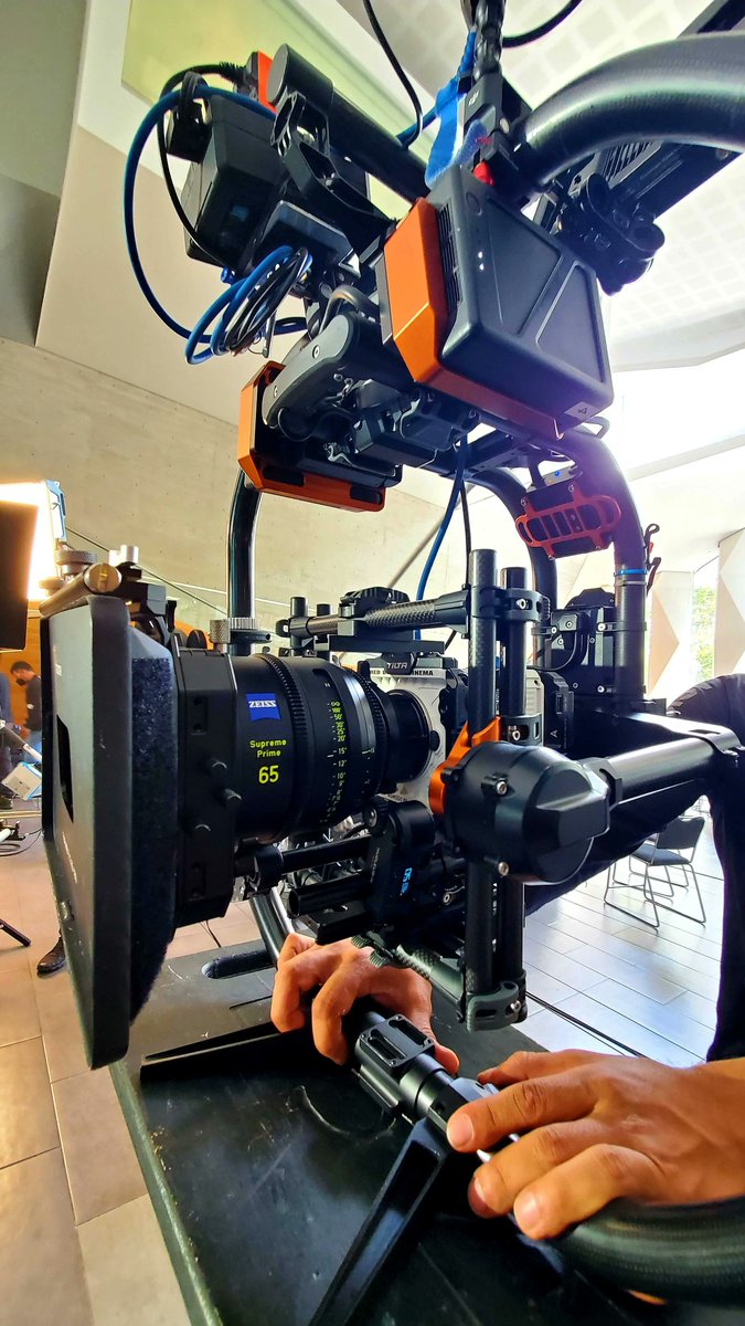simplementeMX's tweet photo. Proyecto con nuestra cámara @RED_Cinema Komodo 6K Stormtropper 6K y óptica @ZEISSLenses Supreme Prime. Equipos disponibles para rentar
#RentasSimplemente #RedCamera #RedKomodo6k #StormTropper #ZeissLenses #ZeissSupremePrime #postproduccion #produccion https://t.co/3i2U6iXCjW