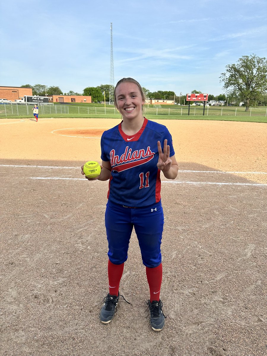 Oaklee with another HR over the scoreboard !!! Good job Oak 
Super proud of the girl tonight every single one of them had a significant play or hit that got us the 9-2 win over Lincoln …. Let’s get this Sectional finally!