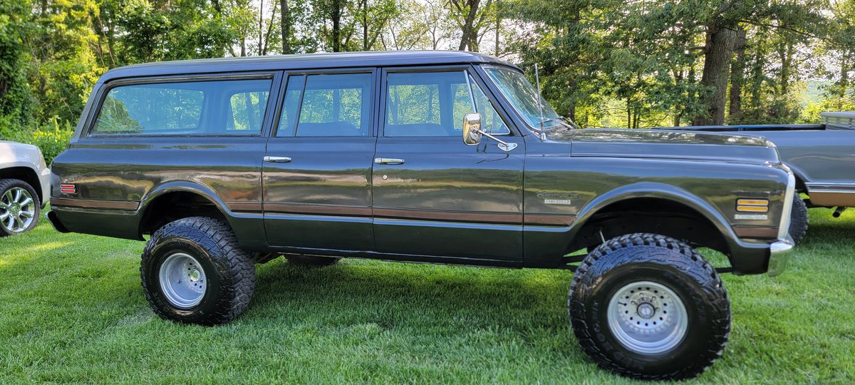 sellis1994's tweet photo. Waiting on a pin stripe to show up
But the makeover is complete with new bumpers and lights
Now to swap motors and brakes
Cause you only have to do two things in life
Go fast and stop fast
#steveism https://t.co/fXskqxVpL9