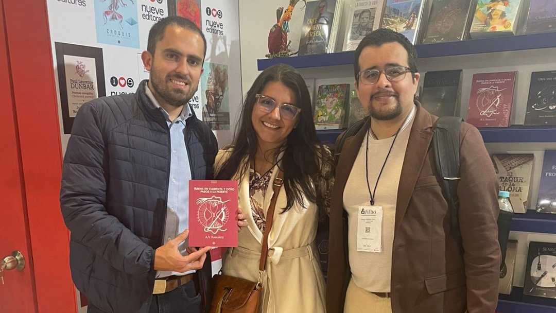Talentus08's tweet photo. Gracias amor, amigos, lectores por leer mis obras. 
Gracias por todo el apoyo que me brindan. 
Un fuerte abrazo. 
A. V. Ramírez 
#libros #lecturas #escritora #librosrecomendados #Artemovsk #escritora #libros #relatos #woman #Despierta #libro #lecturas #leer #sueños https://t.co/rQmEetK3LK