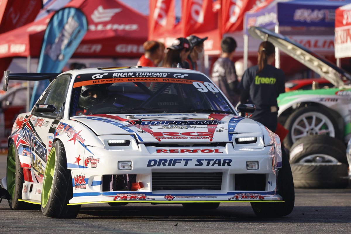 DriftStar_Japan's tweet photo. D1GP奥伊吹
ヴィトー博貴 選手
#DRIFTSTAR #秋葉瑠世 #ヴィトー博貴 #粟野如月 #RollingDancer https://t.co/ZaYEUJNai8
