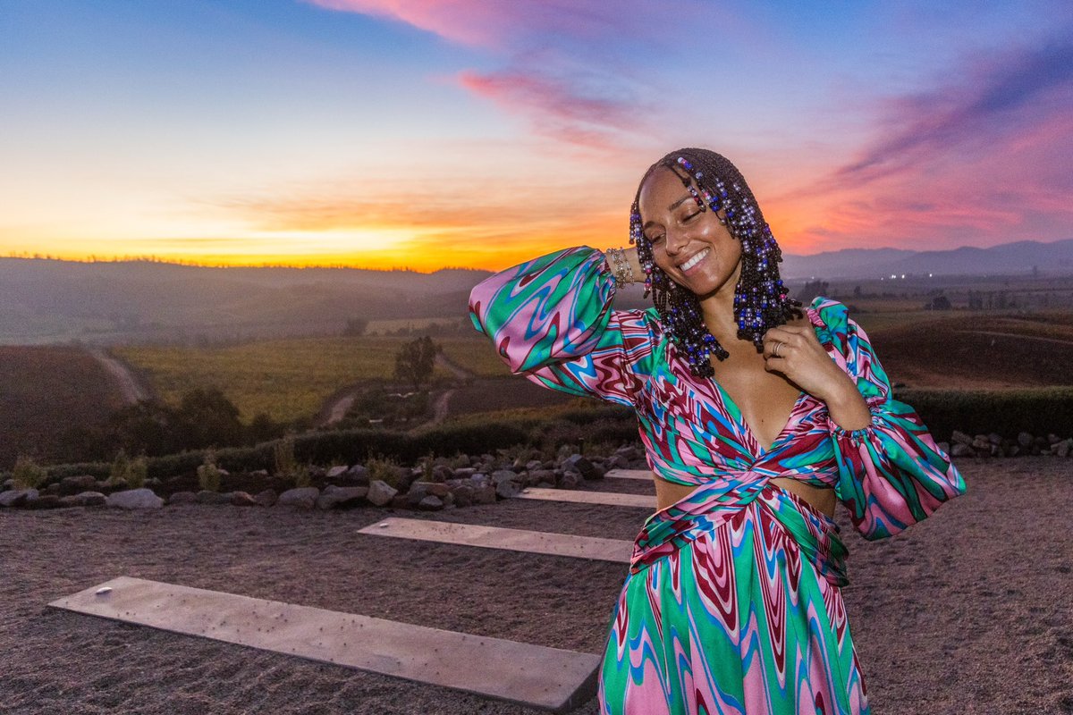 Alicia Keys tweet media