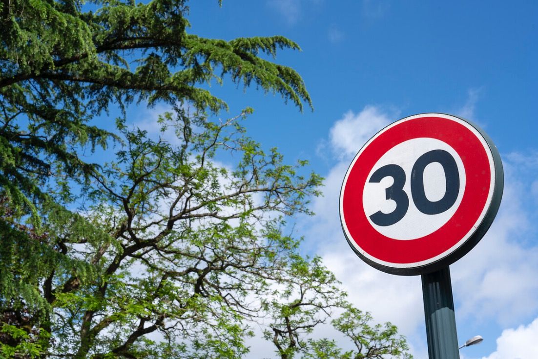 Valérie Faucheux (@valfaucheux) on Twitter photo Ville à 30 🚗🚲 : À Rennes à partir du 4 septembre, le 30 km/h, devient la norme et le 50 km/h l'exception.
Explications dans mon fil de tweets 1/9👉
#VilleÀ30 #Zone30 #Rennes #CMRennes Ville à 30 🚗🚲 : À Rennes à partir du 4 septembre, le 30 km/h, devient la norme et le 50 km/h l'exception.
Explications dans mon fil de tweets 1/9👉
#VilleÀ30 #Zone30 #Rennes #CMRennes