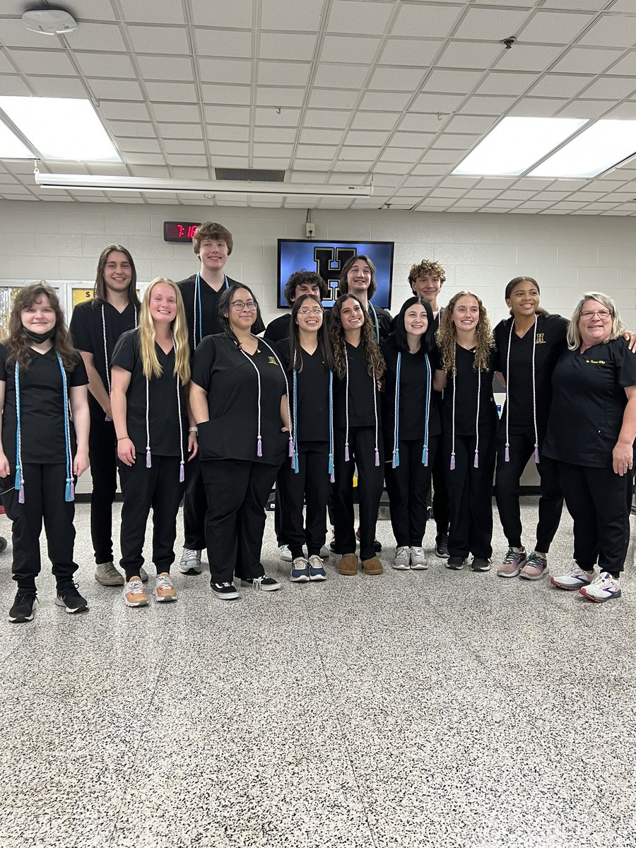 HHSCommandoCTE's tweet photo. CNA pinning ceremony tonight! So proud of these students for their dedication to our health science program and what a great representation of HHS they have been in their clinicals this year! #CommandoCTE #SumnerAchieves https://t.co/Mp2CcDQGbd
