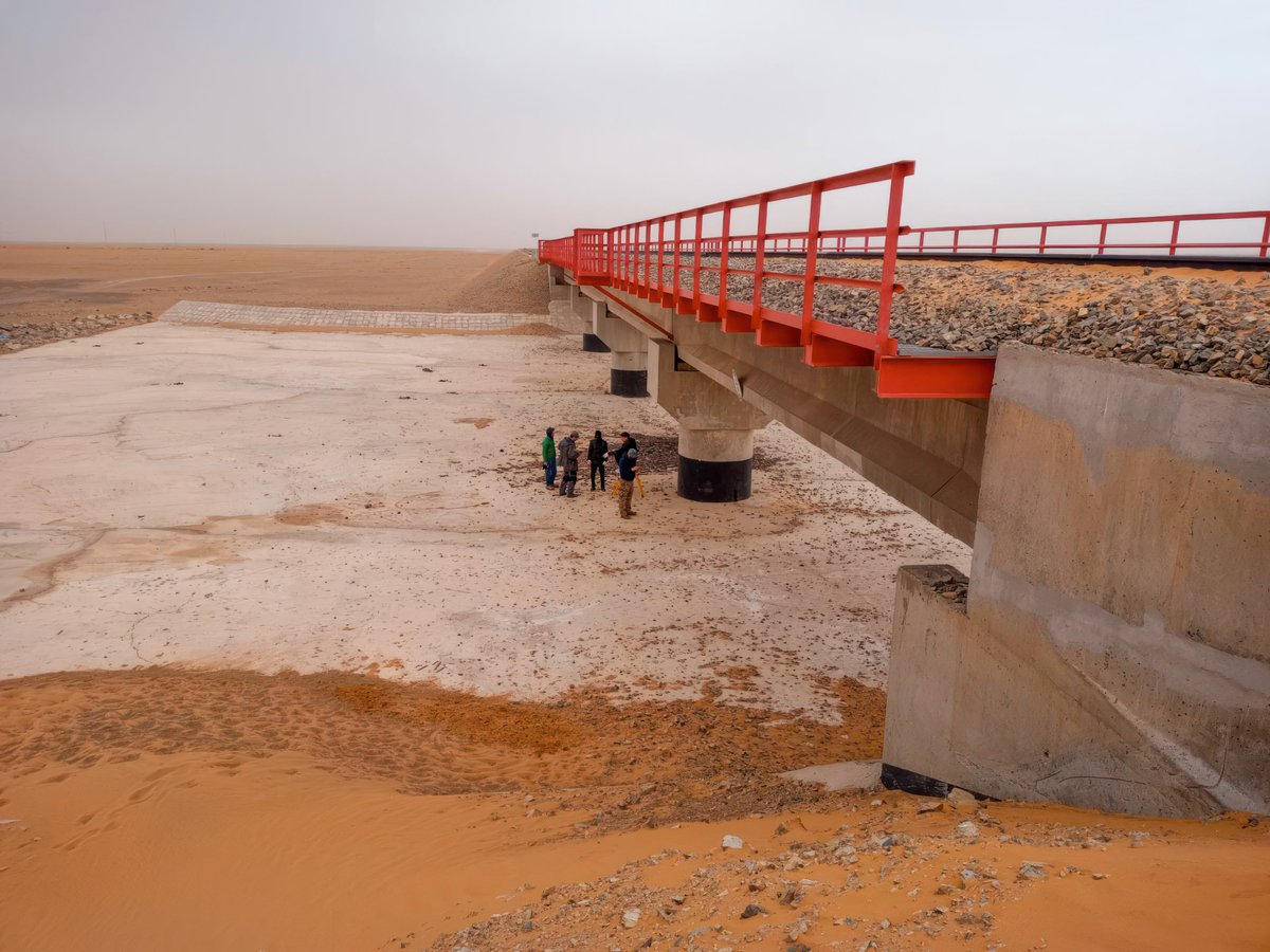 "МТЗ" ТӨХК-ийн “Тавантолгой-Зүүнбаян” чиглэлийн төмөр зам дагуу Дэлхийн байгаль хамгаалах сан (WWF)-гийн Монгол дахь хөтөлбөрийн газраас мал, зэрлэг амьтдын шилжилт хөдөлгөөнийг хянах мониторингийн камеруудыг байршууллаа.