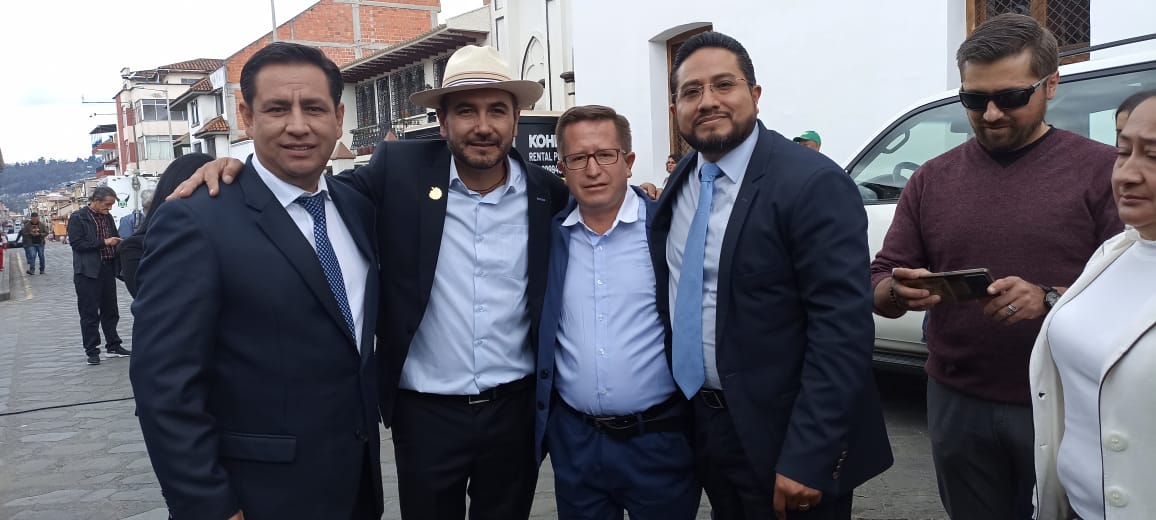 PachiCherrez's tweet photo. Les deseamos el mayor de los éxitos @czamoramatute @jotalloretv @quintanilla_ale sus logros serán los de la ciudad y la provincia @CapturAzuay @AsoHotelAzuay @juanvanegasv https://t.co/o2YISYQSPV