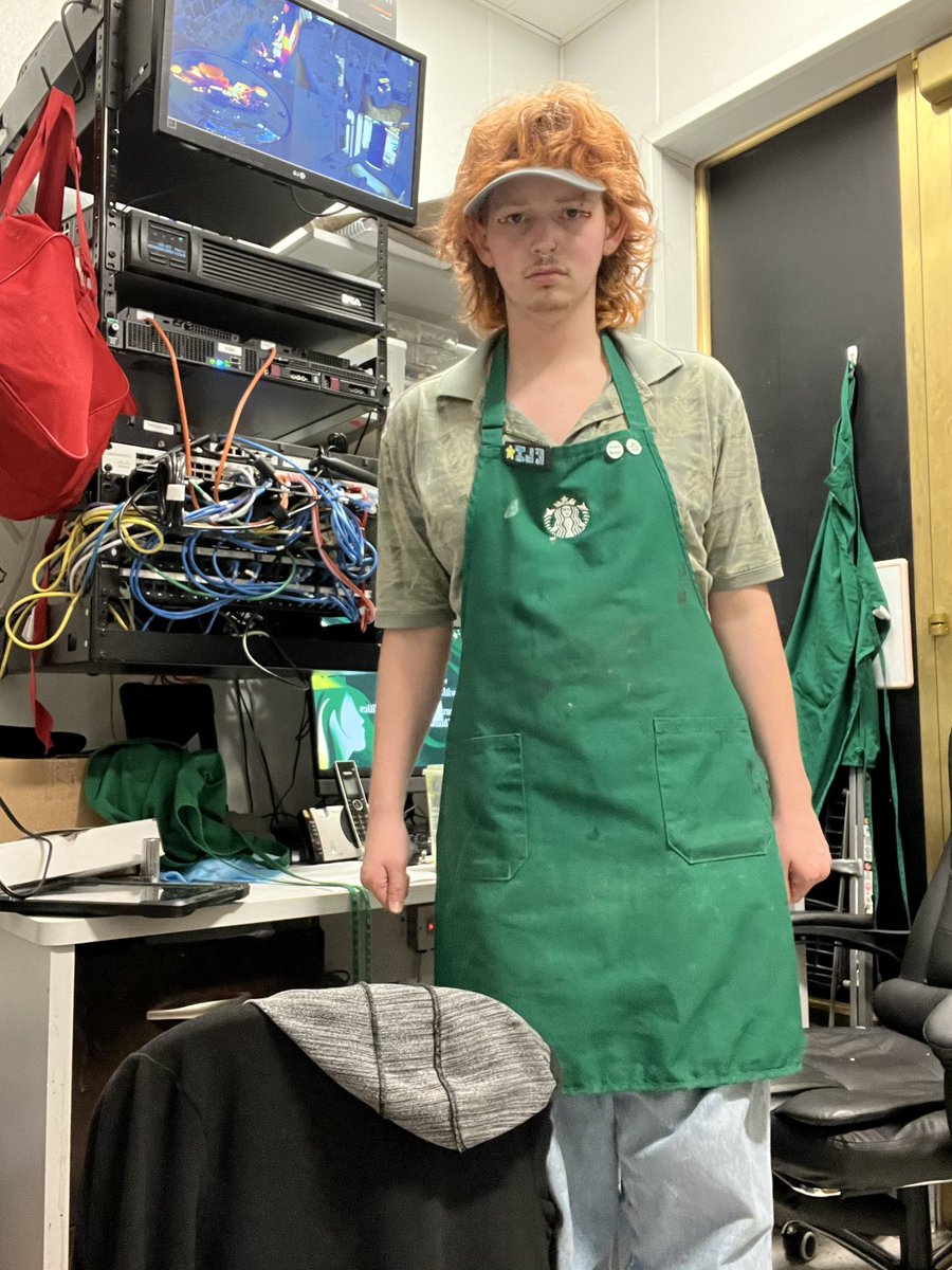 Poopoopeepeeli's tweet image. Me at work