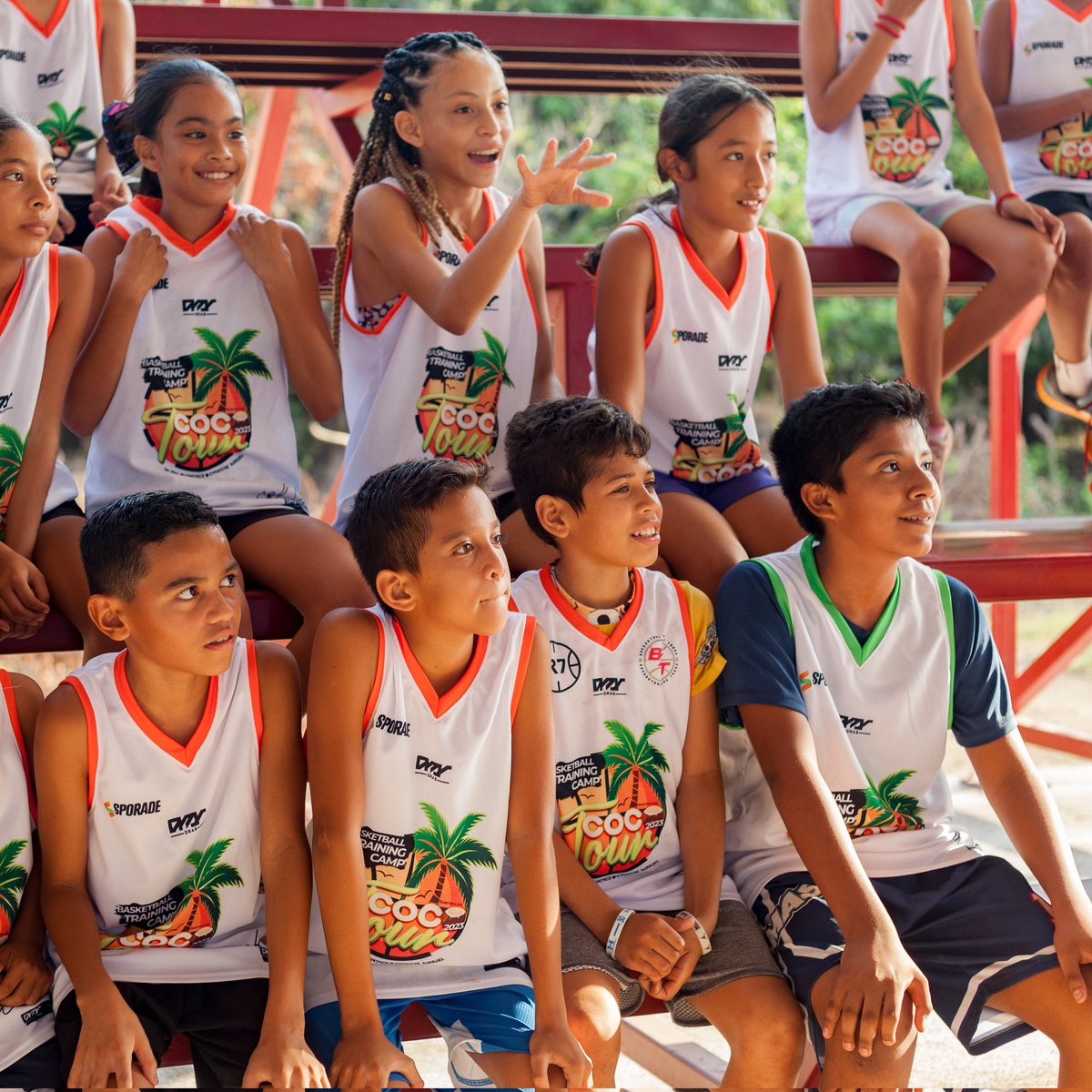 BasKetBalleros's tweet photo. En Guerrero también hay #Basketballeros el fin de semana se llevó a cabo el campamento #CocoTour organizado por las #basketballeras profesionales Paloma Flores y Charisse Burruel en la localidad de Tlacotepec, previamente fue en Las Lomas.
📷 Vía @palcandace https://t.co/ZalzXcEWQg