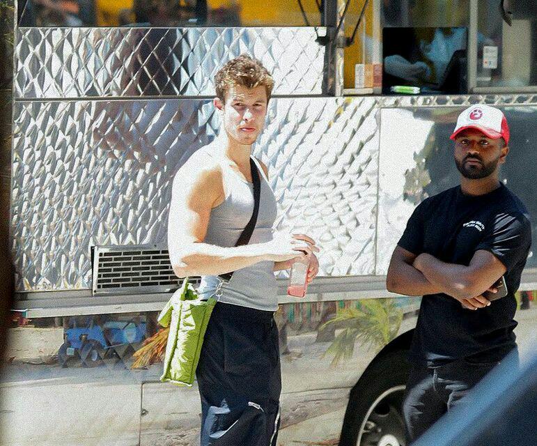 shawndaily on Twitter "more photos of shawn mendes in LA (may 14)"
