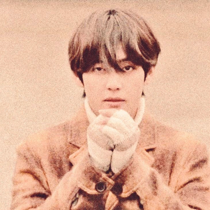everything I write about love is dedicated to you, they come out of my head thinking about you, the only thing that invades me is you... But... I have the feeling that you don't even read it, as if it were simple poetry.