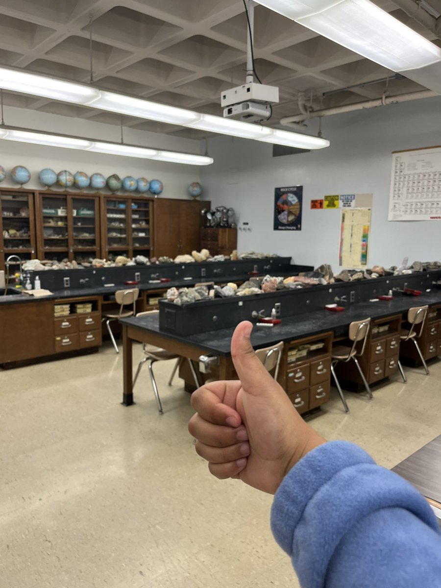 michelledmohr's tweet photo. It was a bittersweet moment today when I turned off the lights for the last time in this classroom! So grateful to my department for this amazing opportunity and even more grateful for all the amazing students I got to meet along the way.
#FirstTeachingGig
#PhDbound https://t.co/v0nvzAow7l