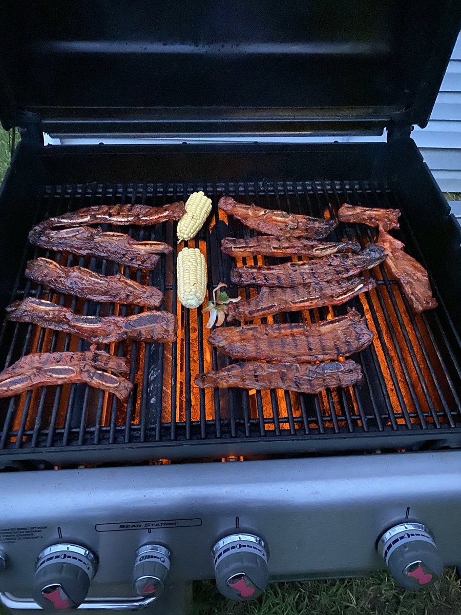 dsdavid97's tweet photo. Nvmd now that I have a grill I am absolutely  a real man now https://t.co/IB4rMXHEw3